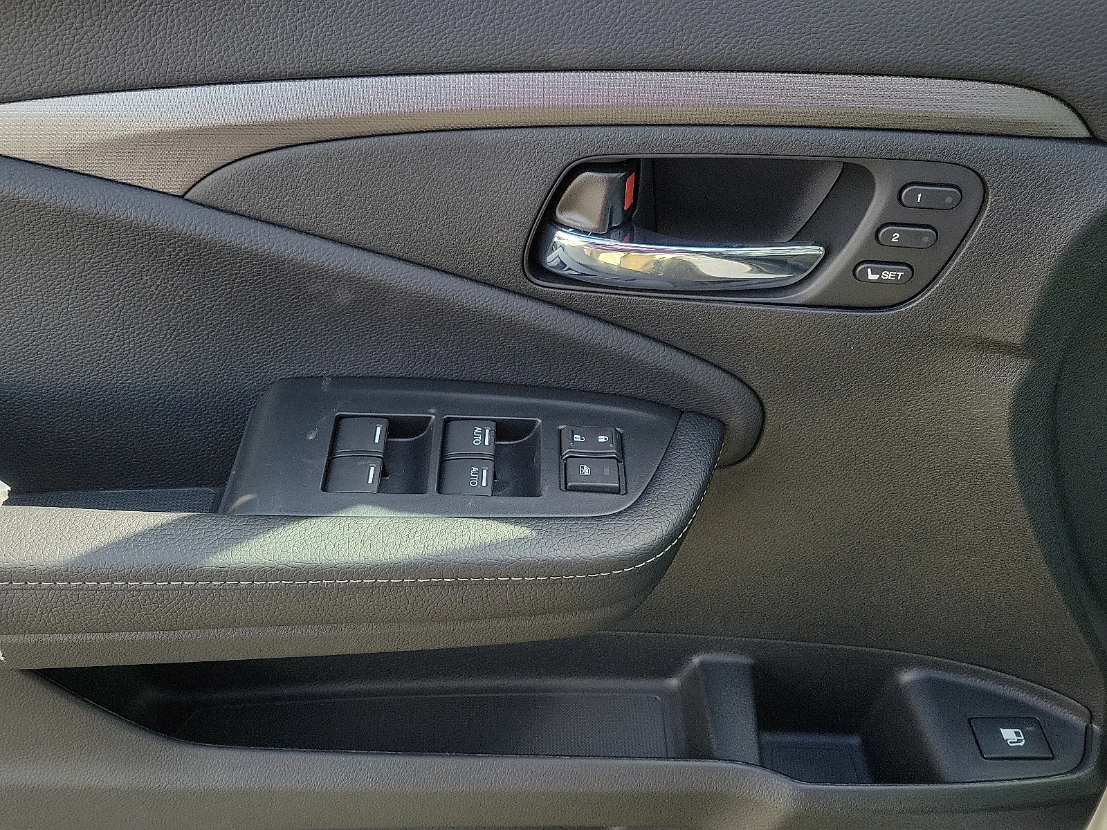 New 2026 Sonic Gray Pearl Honda RTL image 8