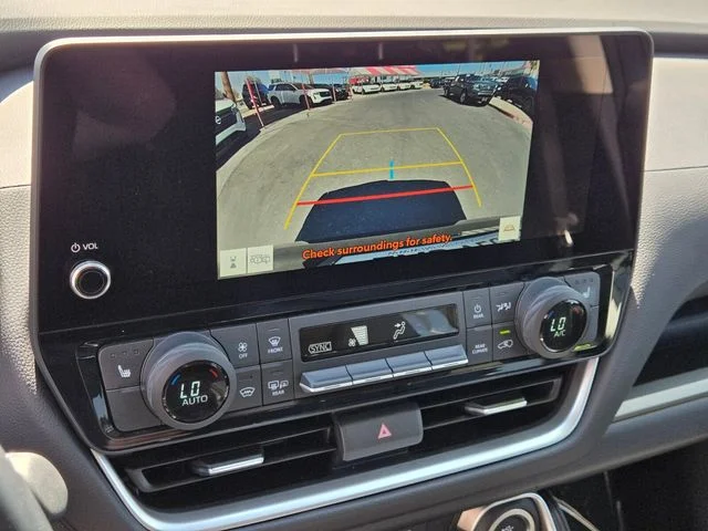Used 2025  Toyota XLE image 28