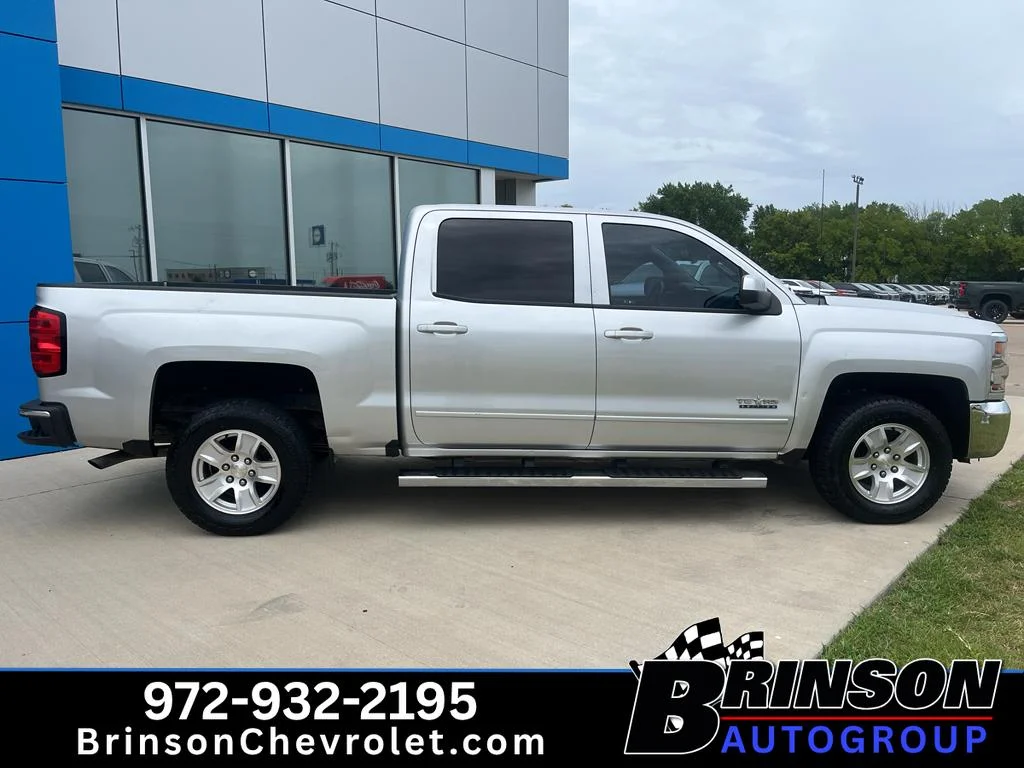 Used 2017 SILVER ICE METALLIC Chevrolet LT image 4