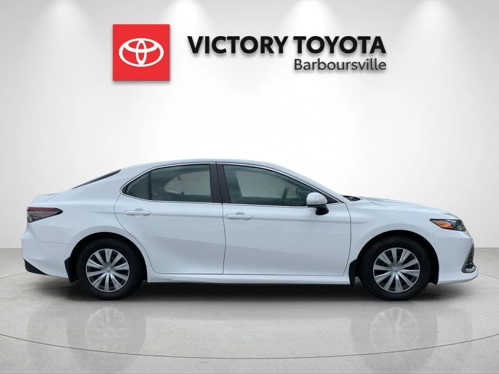 Used 2022 White Toyota LE image 6