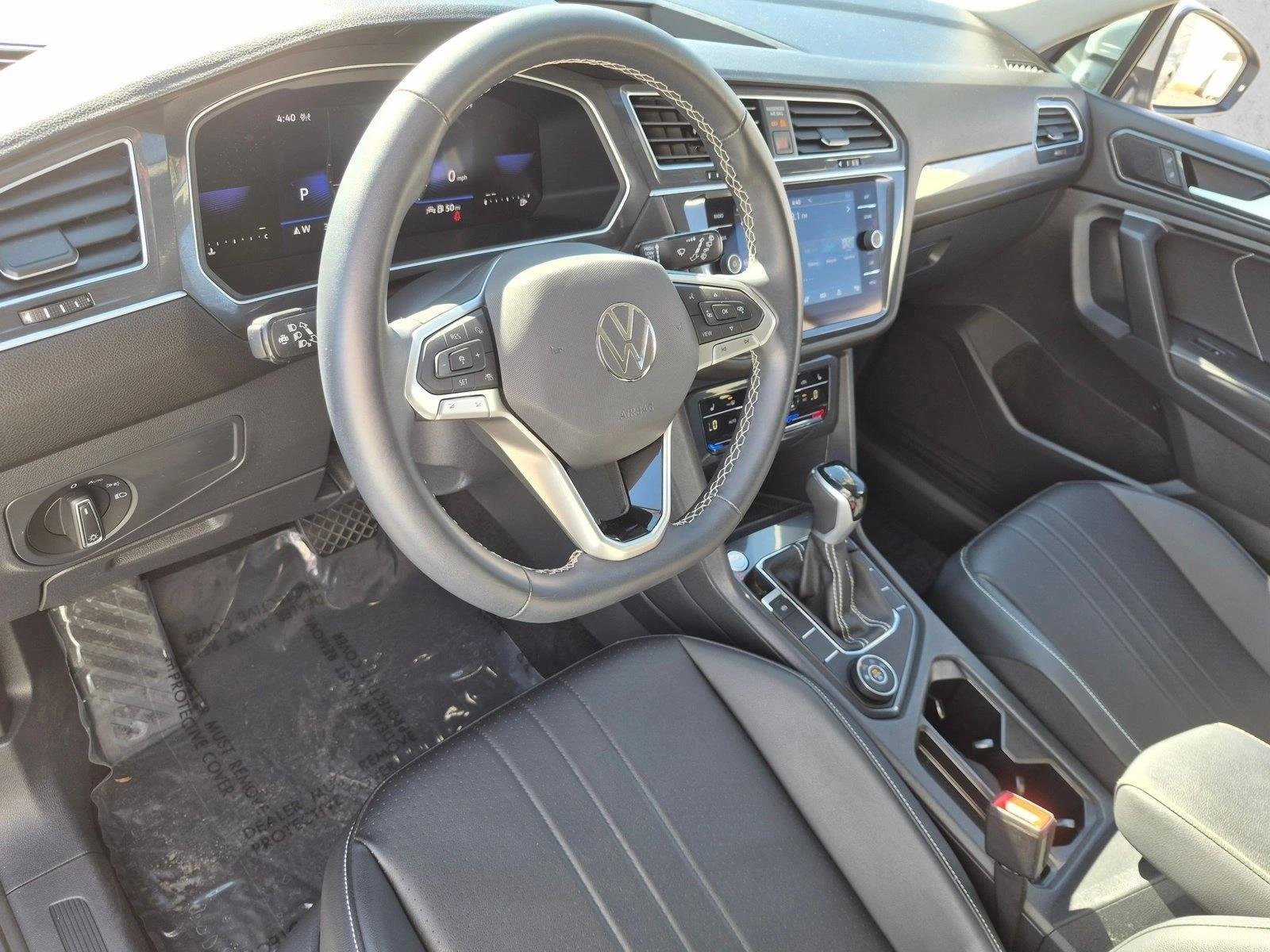 Used 2024 Pyrite Silver Metallic Volkswagen SE image 10