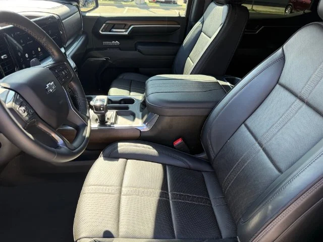 Used 2024 Black Chevrolet High Country image 11