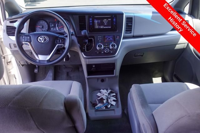 Used 2017 White Toyota L image 4