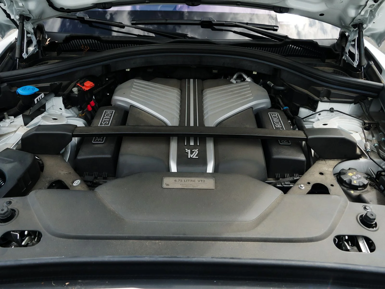 Certified Used 2024 Arctic White Rolls-Royce  image 36