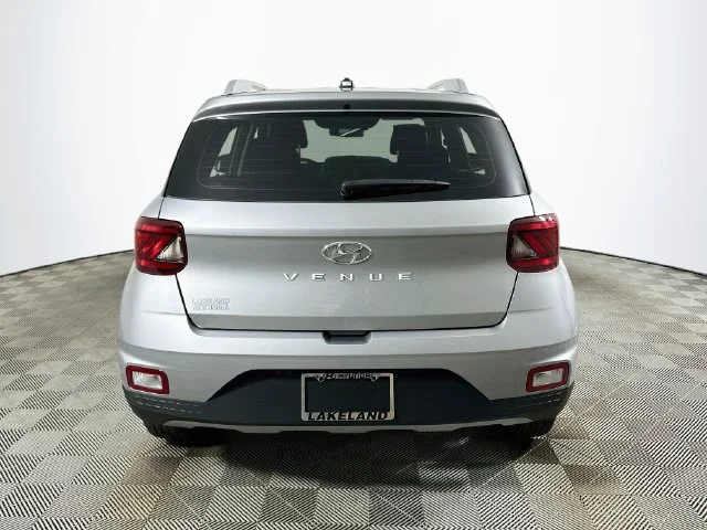 New 2026 Silver Hyundai SEL image 4
