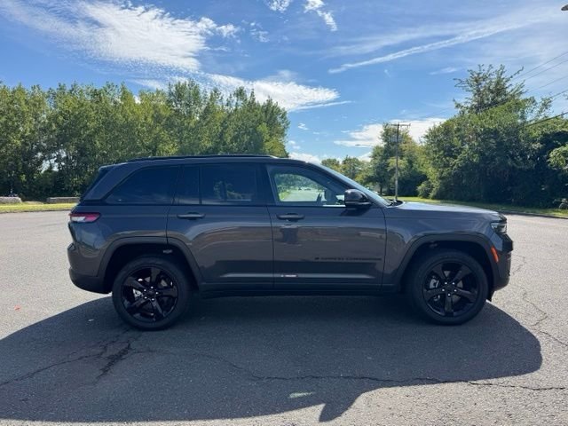Used 2023 Gray Jeep Altitude X image 5