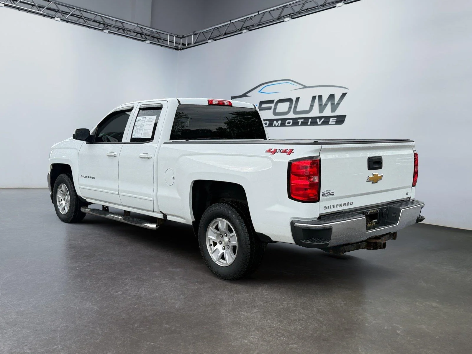 Used 2018 Summit White Chevrolet LT image 5
