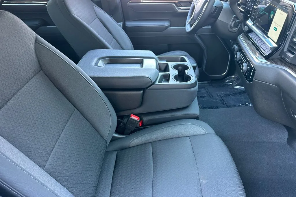 Used 2025 White Chevrolet LT image 15