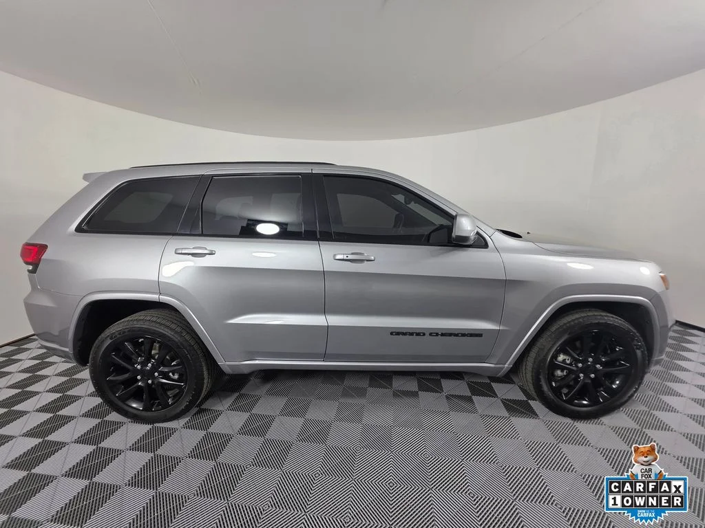 Used 2017 Silver Jeep Altitude image 10