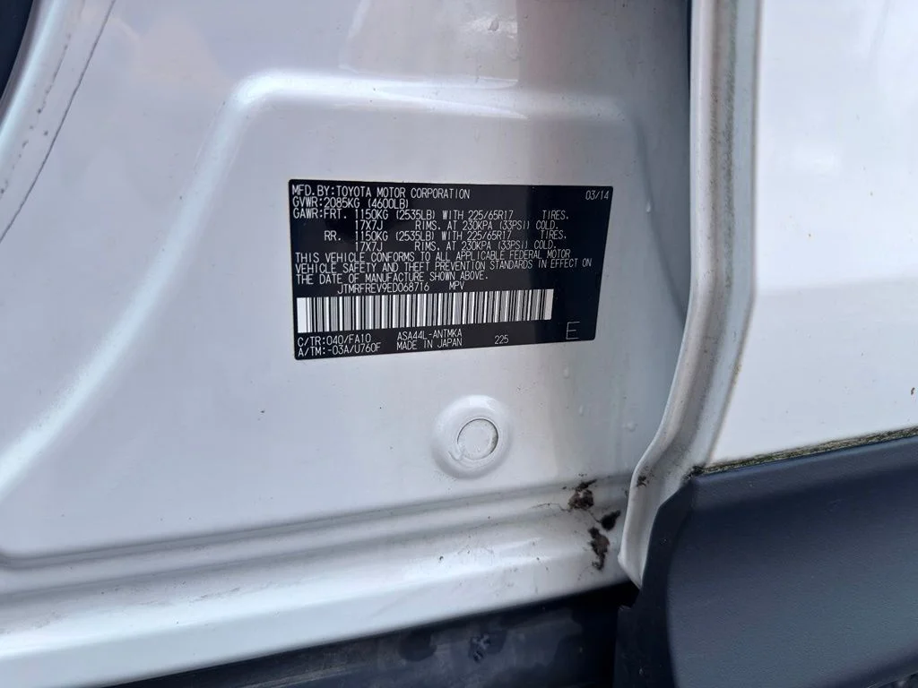 Used 2014 White Toyota XLE image 24