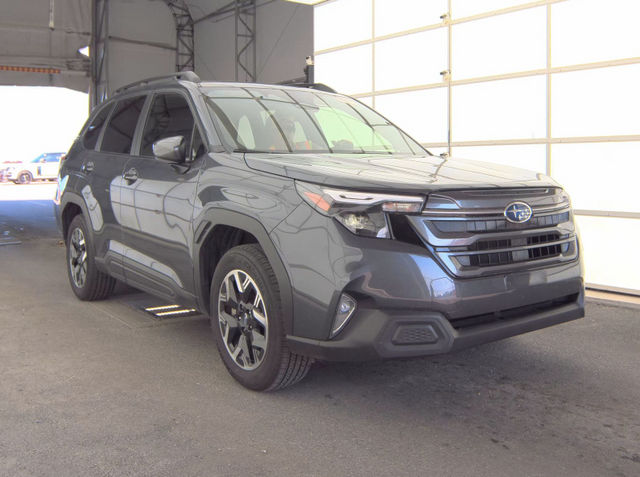 2025 Subaru Forester Premium's photo