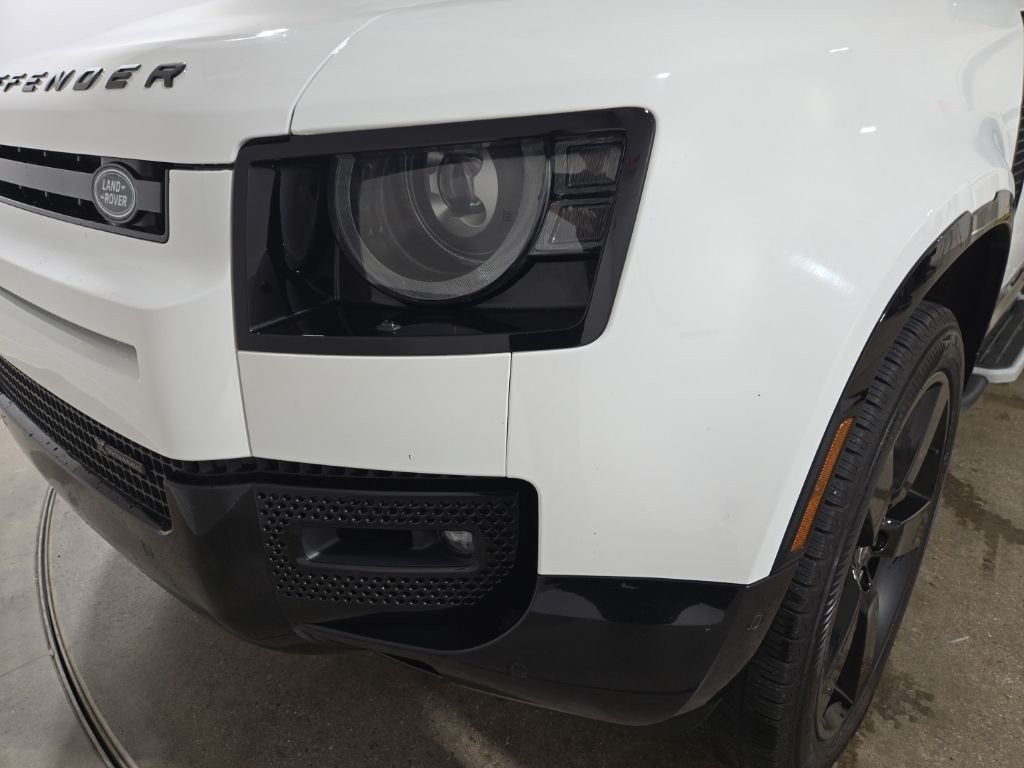 Used 2023 Fuji White Land Rover X-Dynamic SE image 10