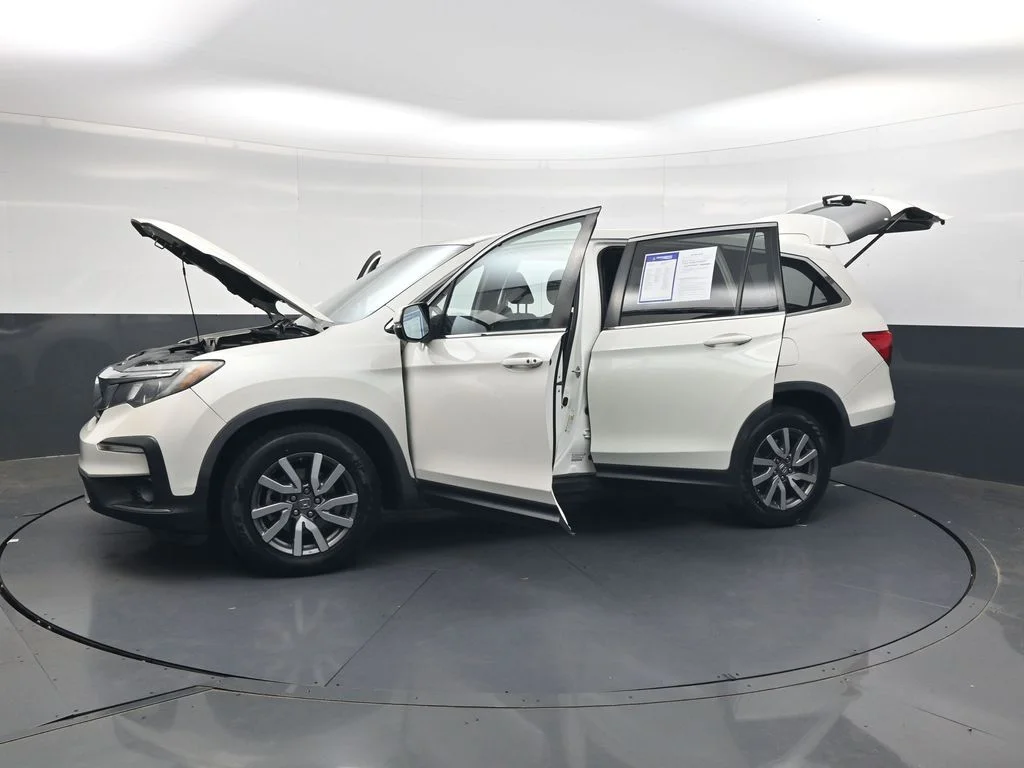 Used 2019 White Diamond Pearl Honda EX image 40