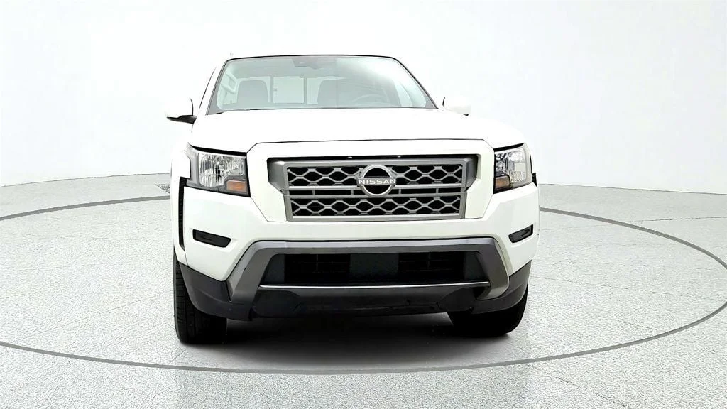 Used 2022 Glacier White Nissan Crew Cab 4x2 SV Automatic image 2