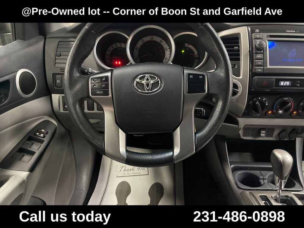 Used 2013 White Toyota Base image 17