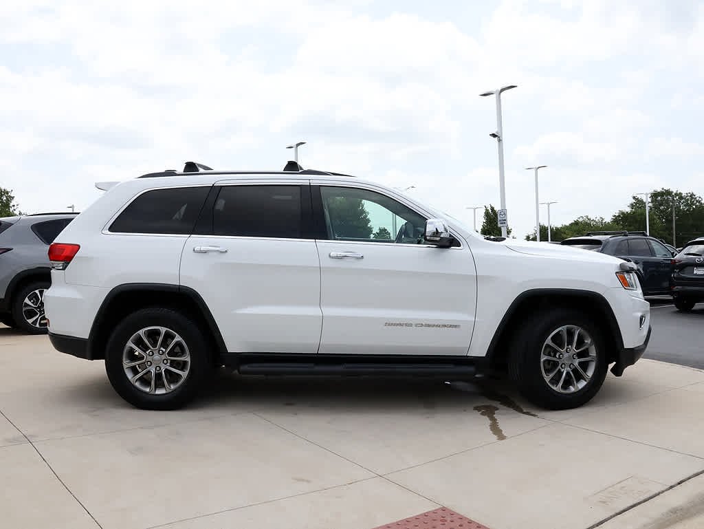 Used 2016 Bright White Clearcoat Jeep Limited image 6