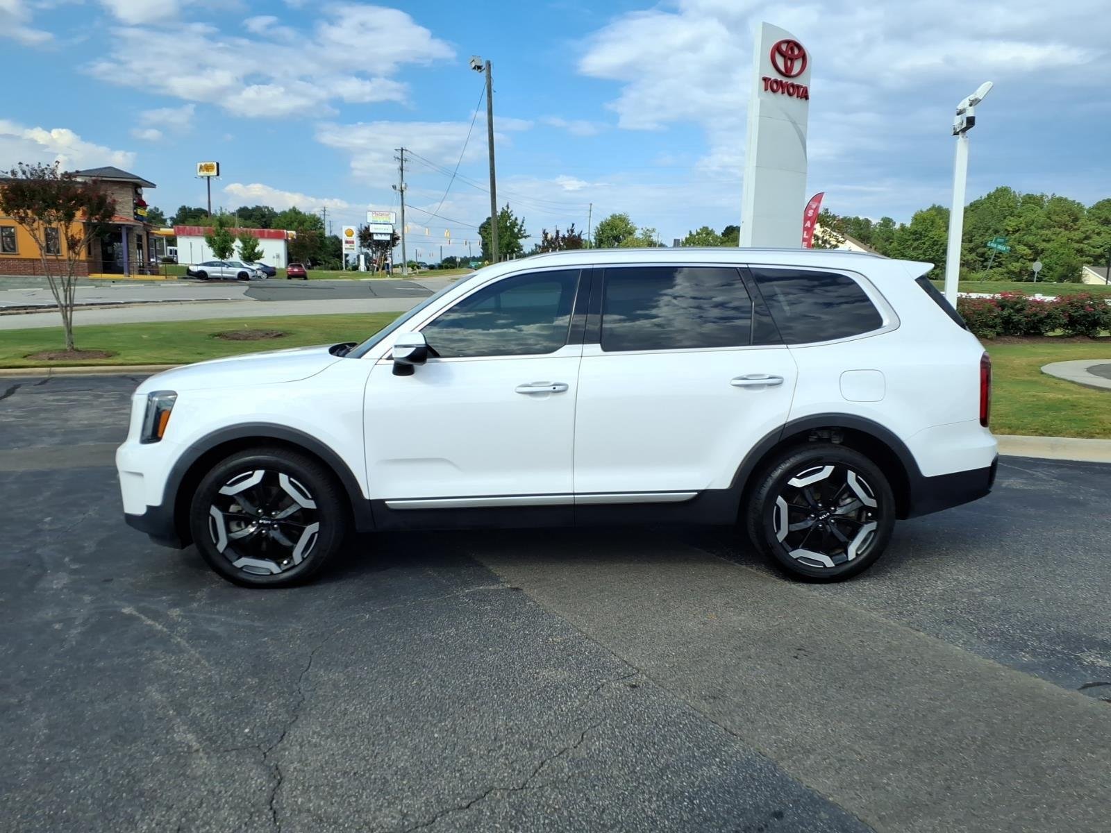Used 2023  KIA S image 3