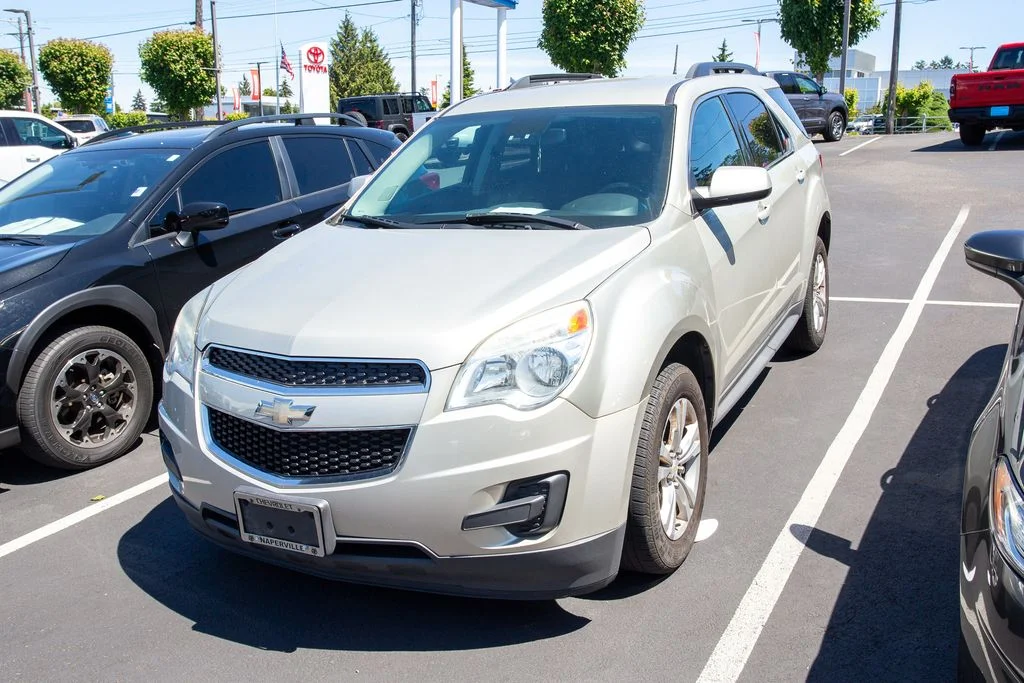Used 2014 Champagne Silver Metallic Chevrolet FWD LT image 3