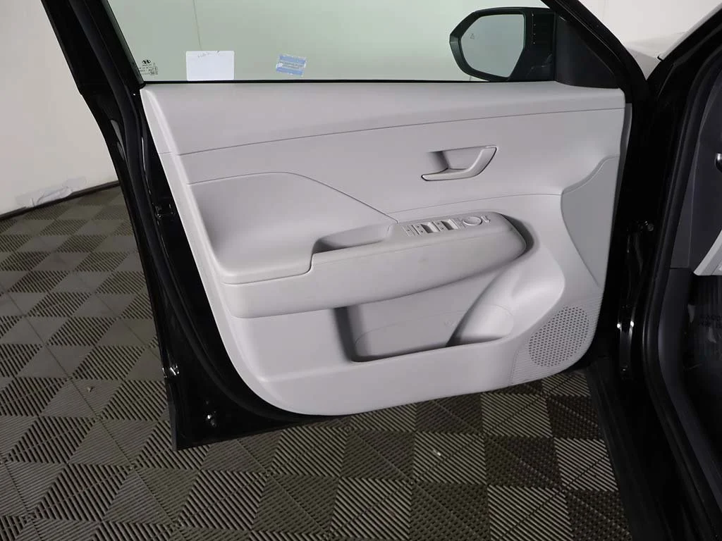 Used 2024 Black Hyundai SEL image 22