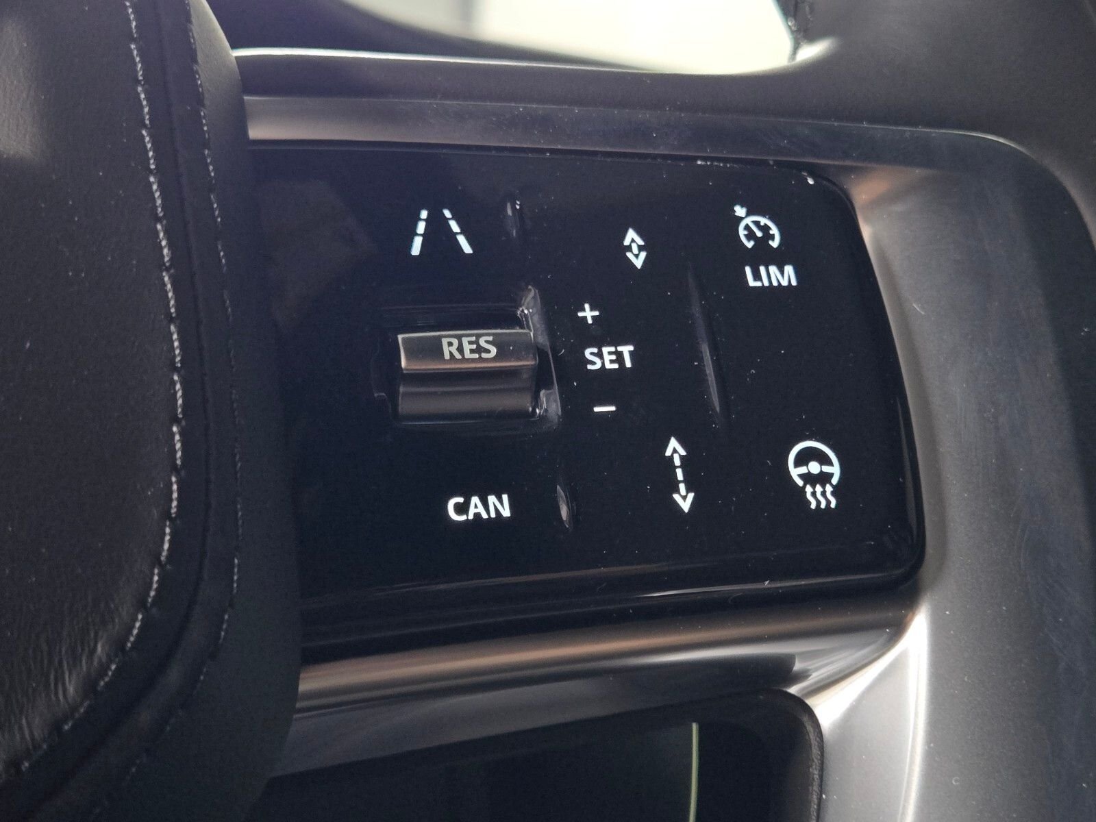 New 2026 Santorini Black Land Rover SE image 25