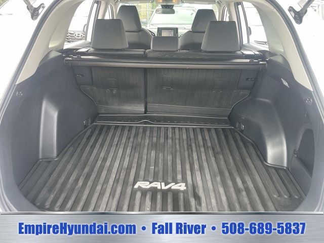 2021 Toyota RAV4 XLE - Photo 7