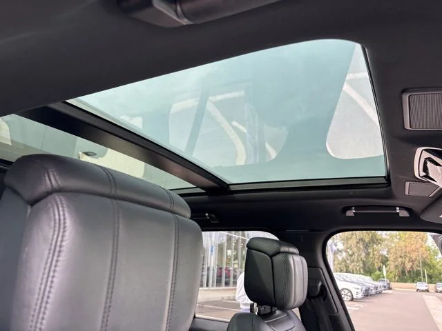 Used 2021 White Land Rover Westminster image 23