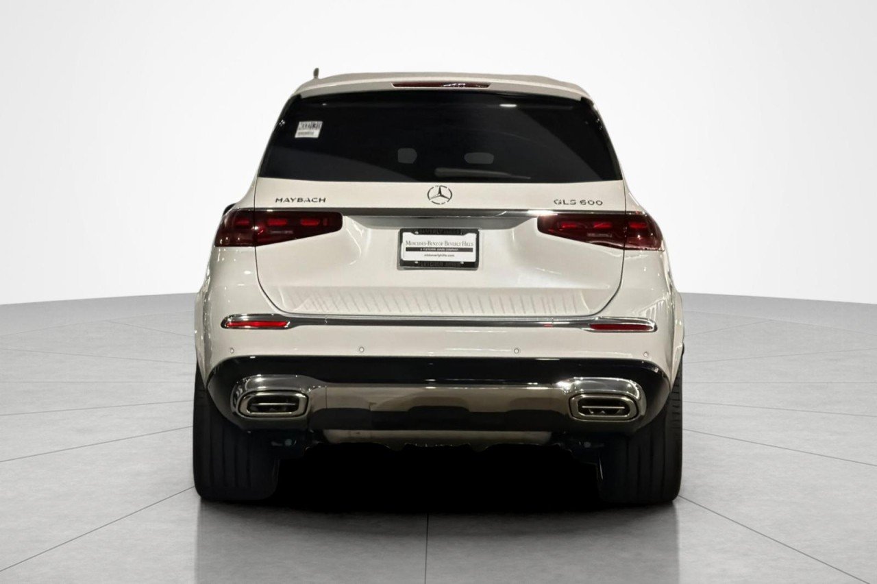 New 2026 MANUFAKTUR Moonlight White Metallic Mercedes-Benz Maybach GLS 600 4MATIC® SUV image 4