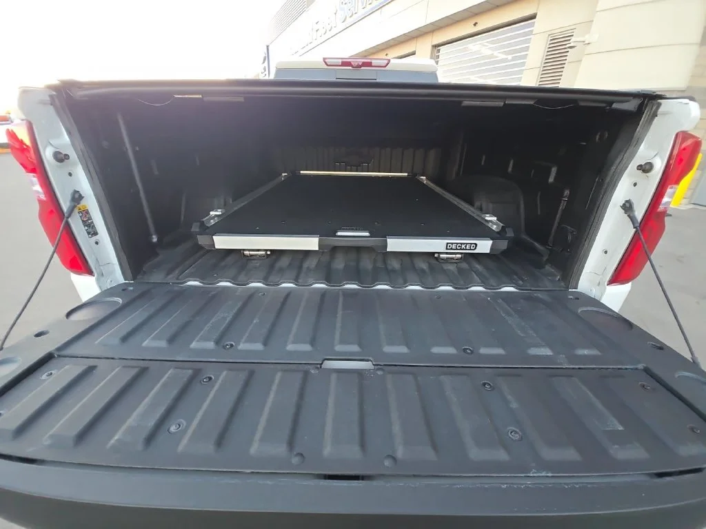 Used 2025 Beige Chevrolet High Country image 29