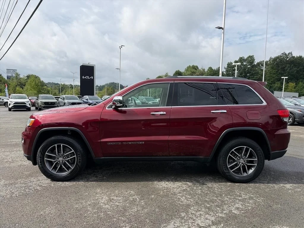 Used 2018 Red Jeep Limited image 4