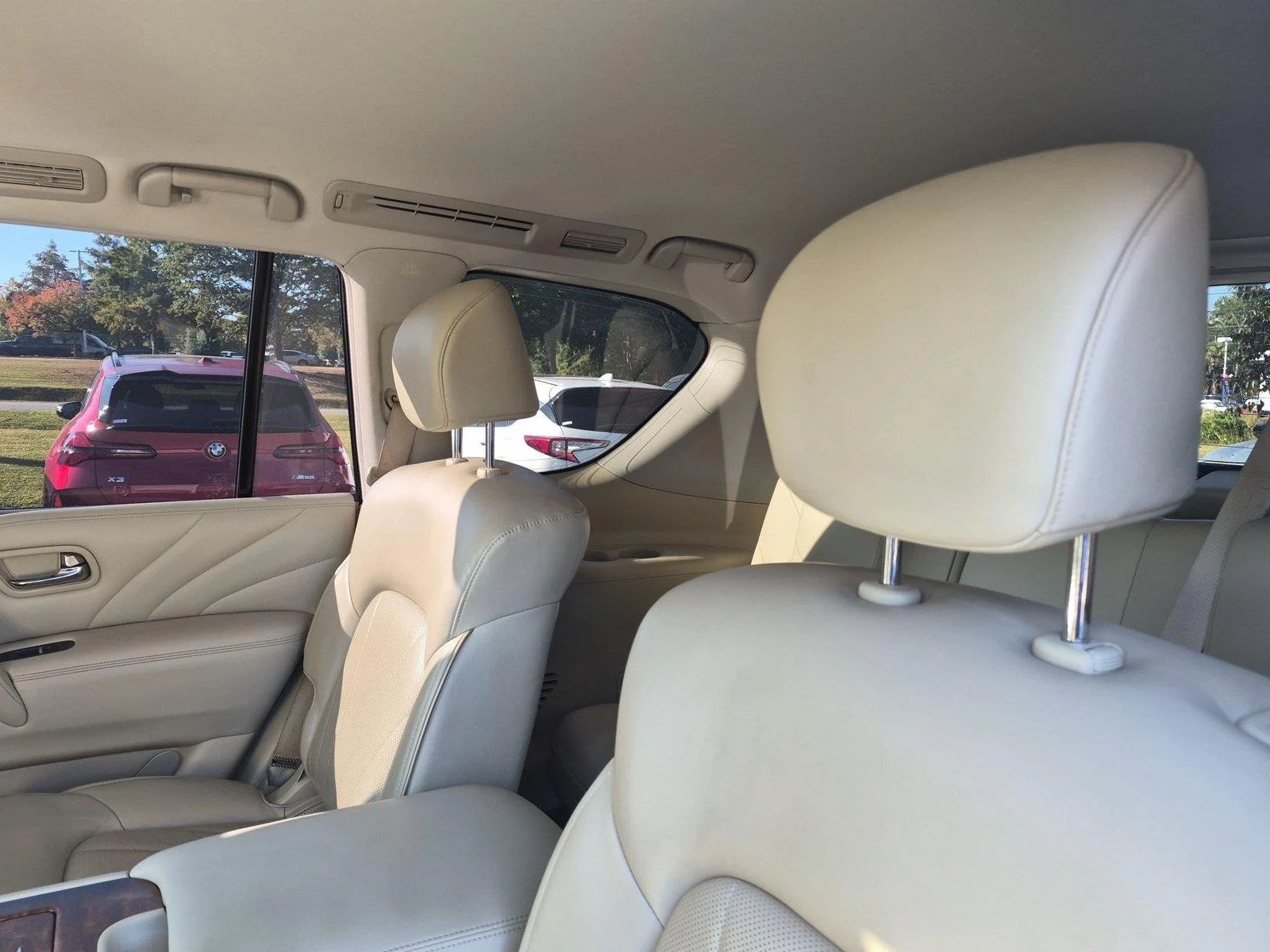 Used 2017 Majestic White INFINITI  image 30