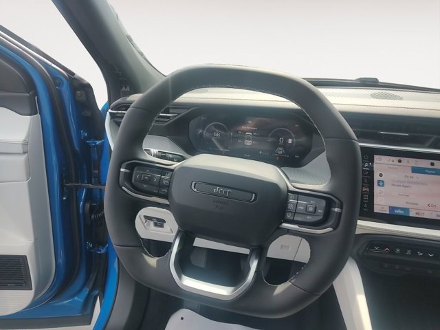 New 2026 Hydro Blue Pearl-Coat Exterior Paint Jeep Limited image 12