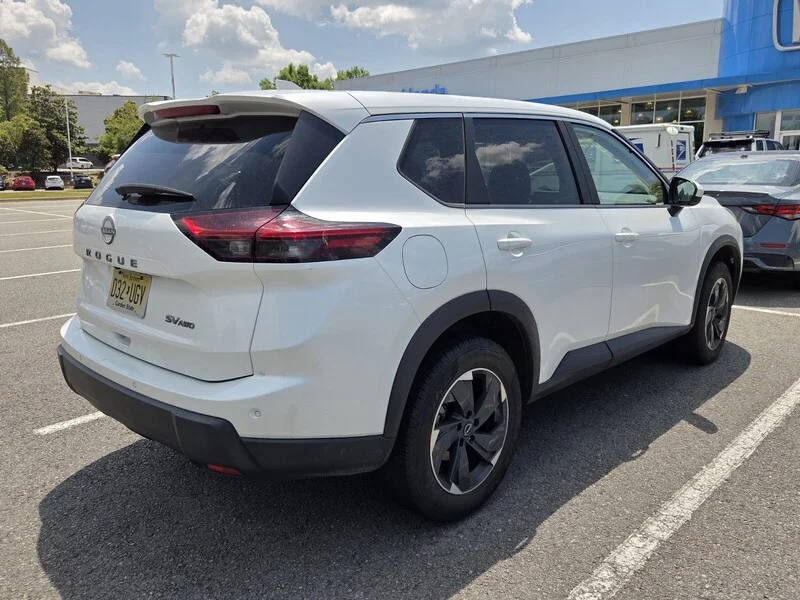 Used 2024 White Pearl NISSAN SV image 5