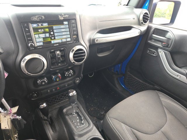 Used 2016 Hydro Blue Pearlcoat Jeep Sahara image 14