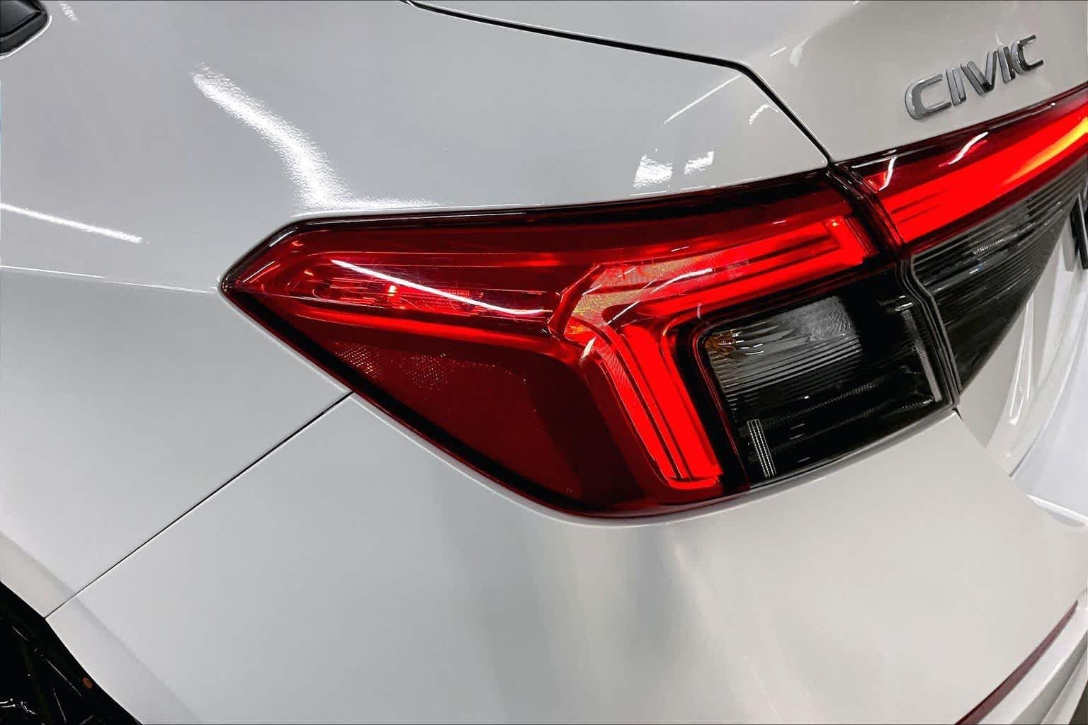 Used 2024 Platinum White Pearl Honda Sport image 29