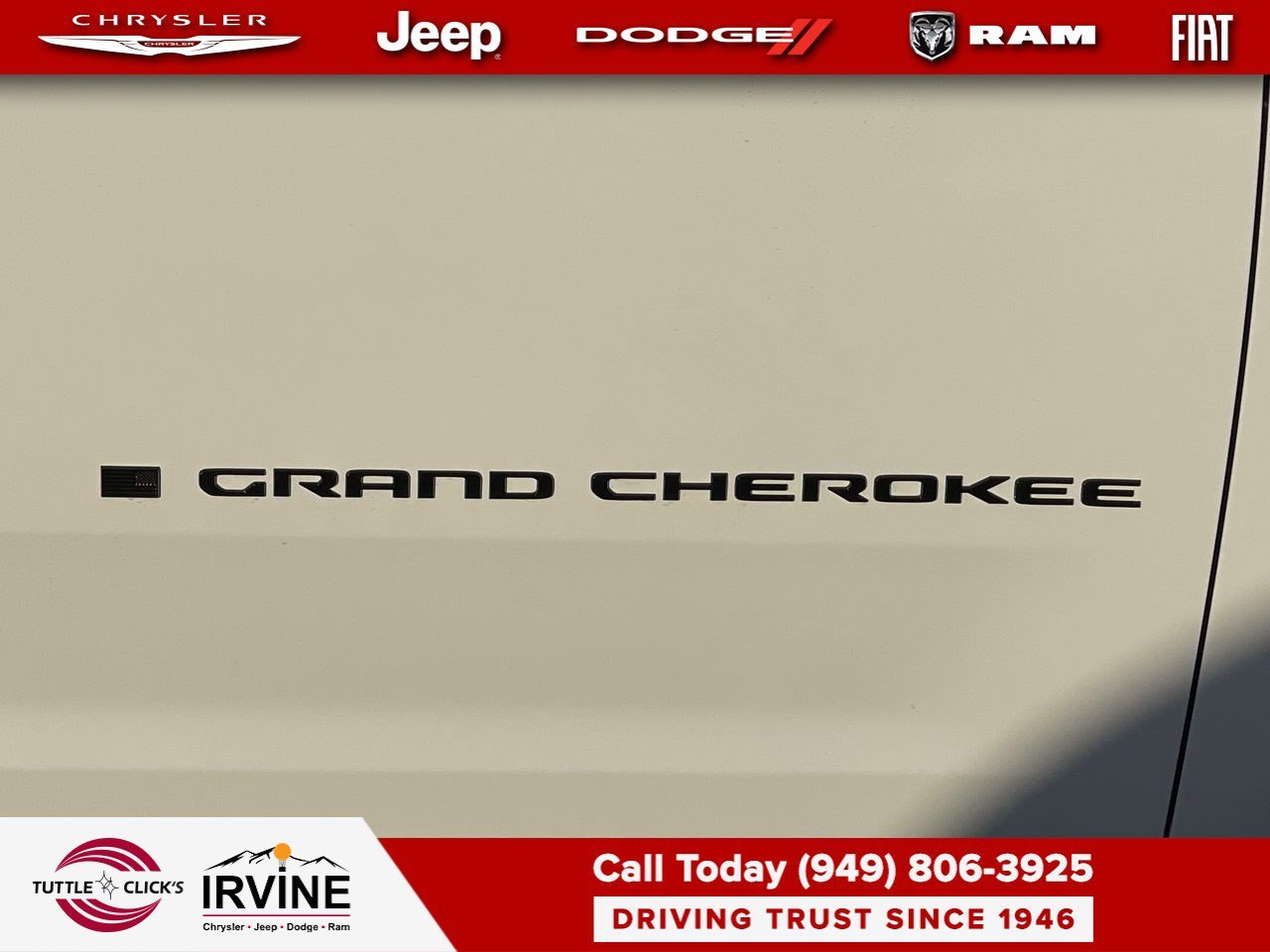 New 2026 Bright White Clear-Coat Exterior Paint Jeep Laredo Altitude image 8