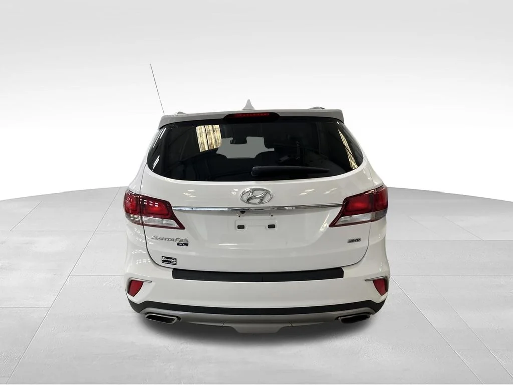 Used 2019 White Hyundai SE image 4