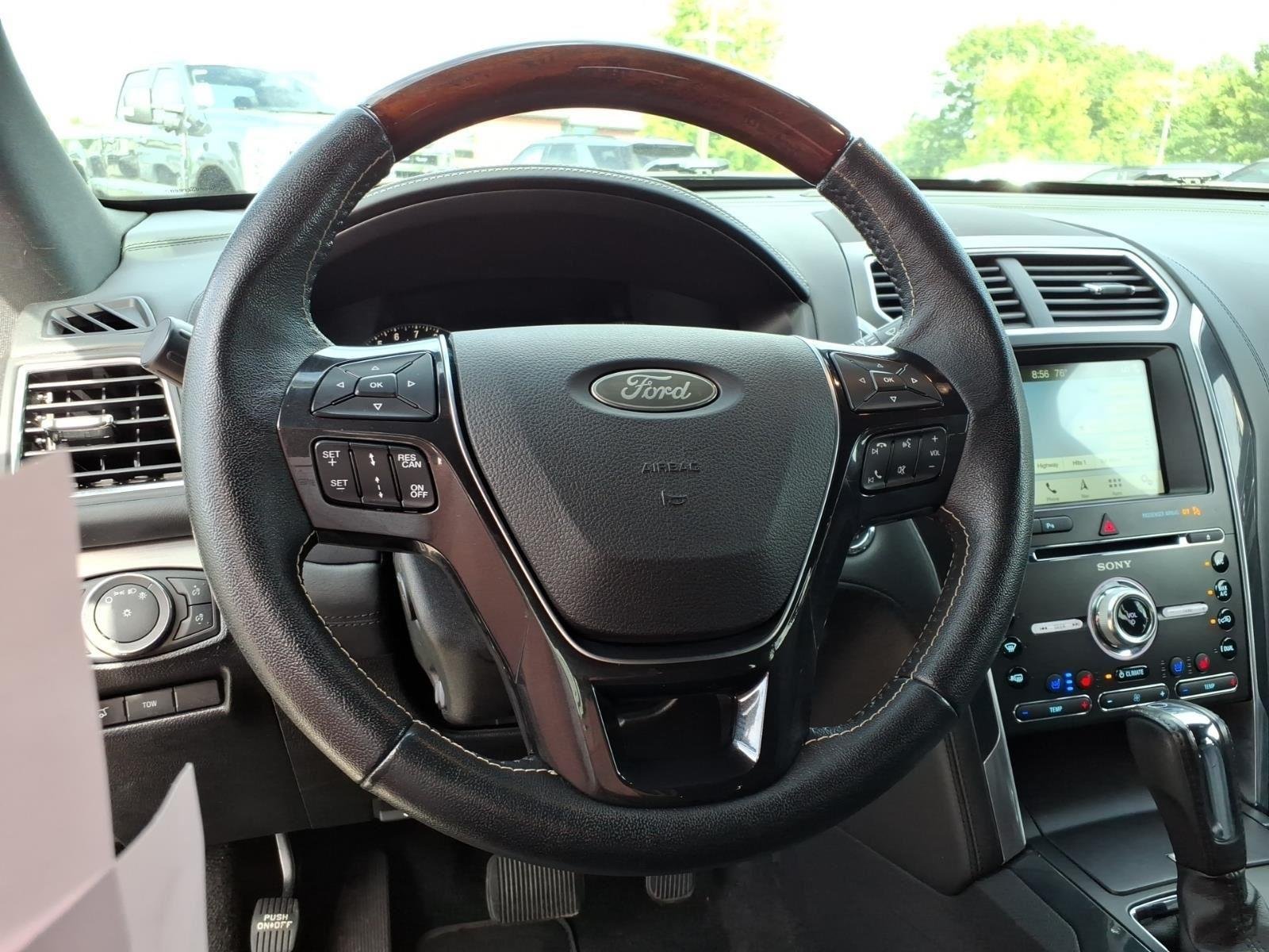 Used 2018 Magnetic Metallic Ford Platinum image 19
