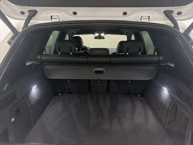 Used 2023 White BMW sDrive40i image 22
