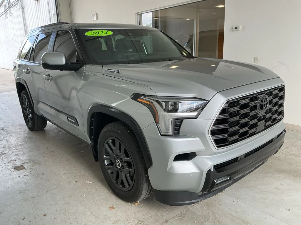 2024 Toyota Sequoia Platinum 4WD i-FORCE MAX Hybrid's photo