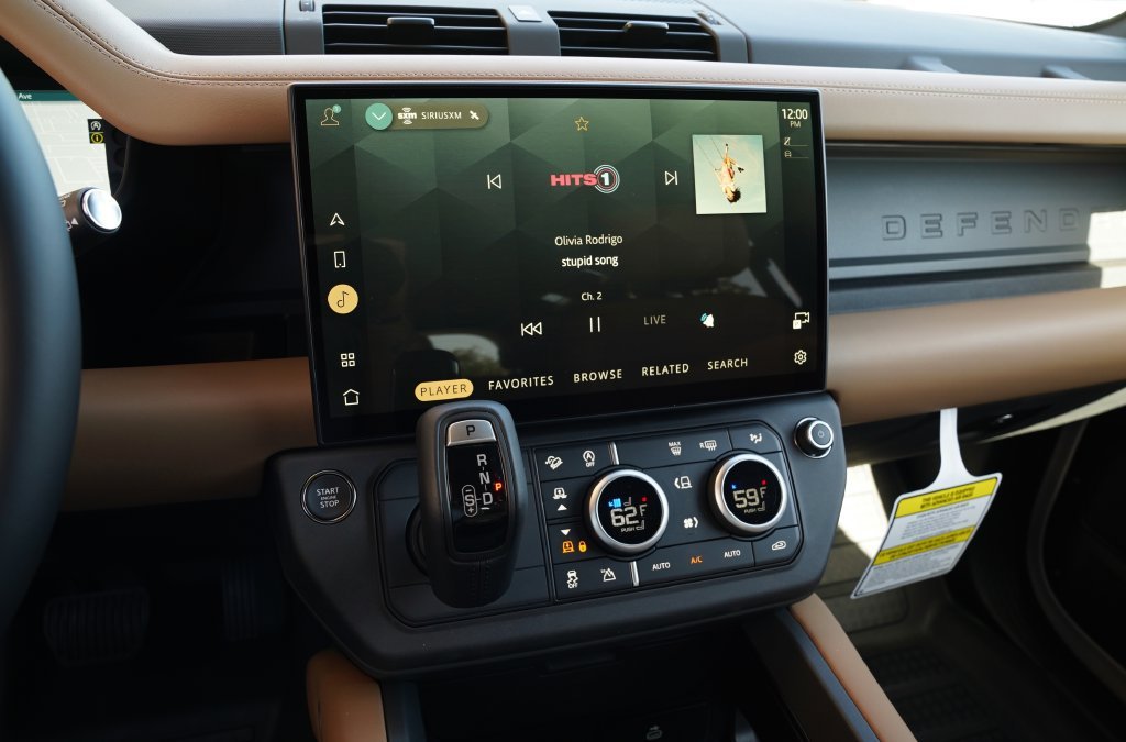 New 2026 Fuji White Land Rover X-Dynamic SE image 20
