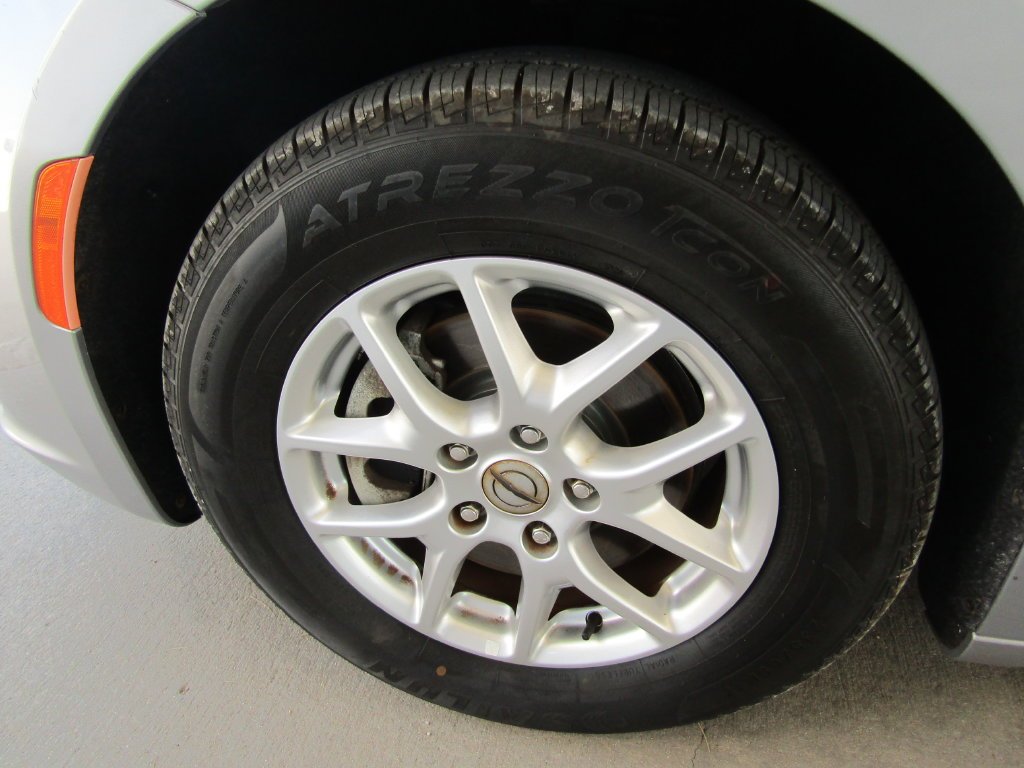 Used 2021 Silver Chrysler Touring L image 30