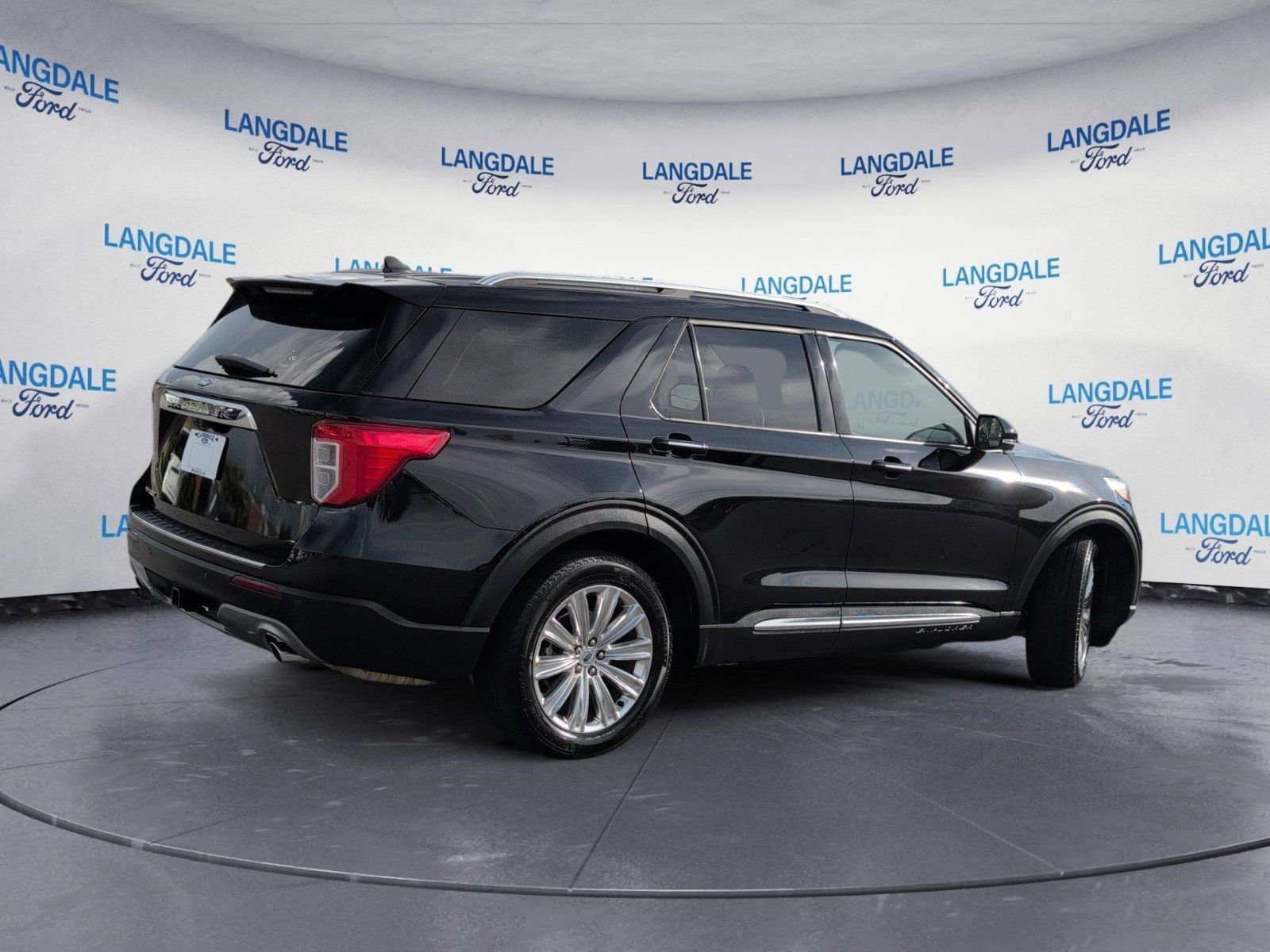 Used 2022 Black Metallic Ford Limited image 4
