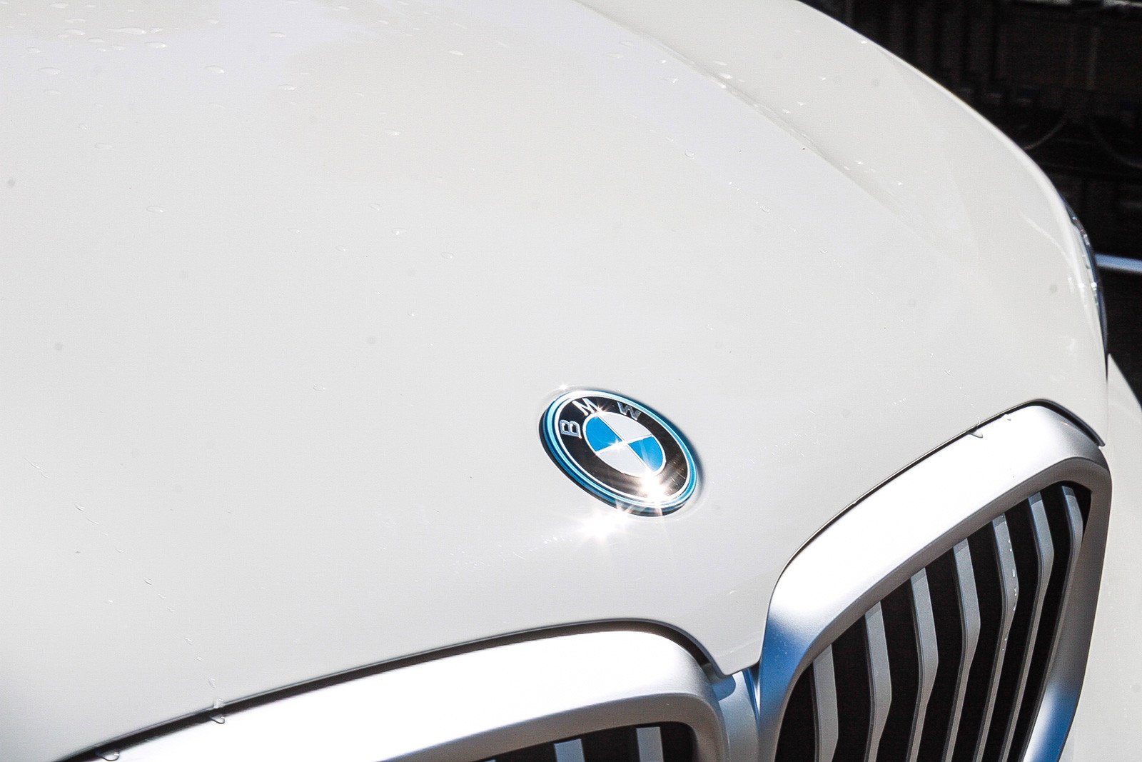 New 2026 Alpine White BMW xDrive50e image 9