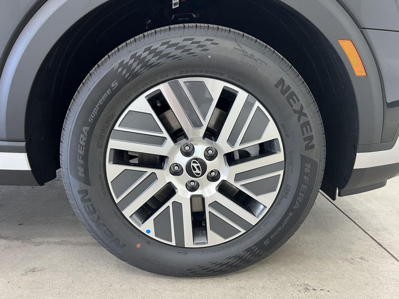 New 2027 Abyss Black Pearl Hyundai SEL 7P image 8