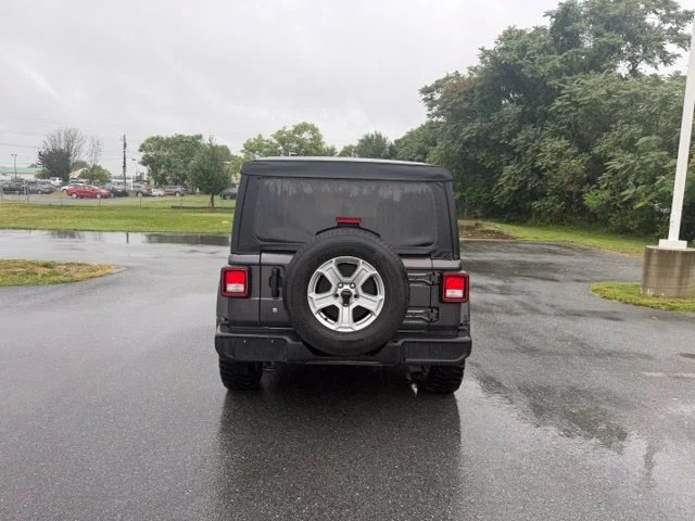 Used 2020 Crystal Metallic Jeep Sport S image 9