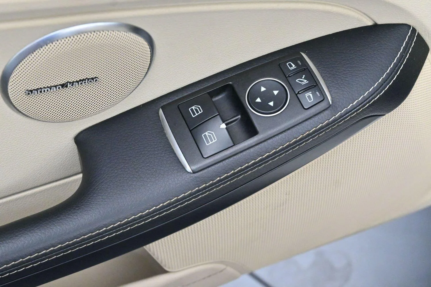 Used 2015 White Mercedes-Benz SLK 250 image 19