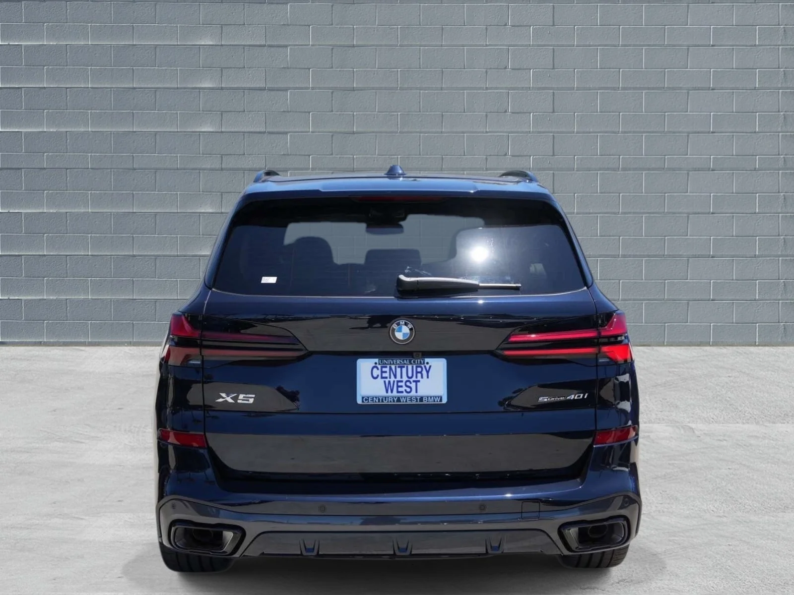 New 2026 Carbon Black Metallic BMW sDrive40i image 4