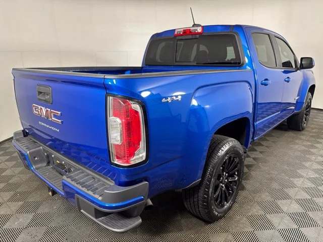Used 2022 Blue Metallic GMC Elevation image 3
