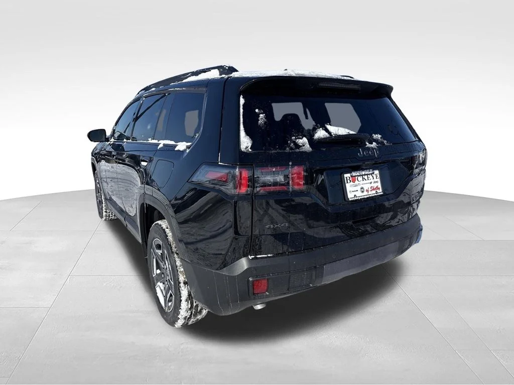 New 2026 Diamond Black Crystal Pearl-Coat Exterior Paint Jeep Limited image 7