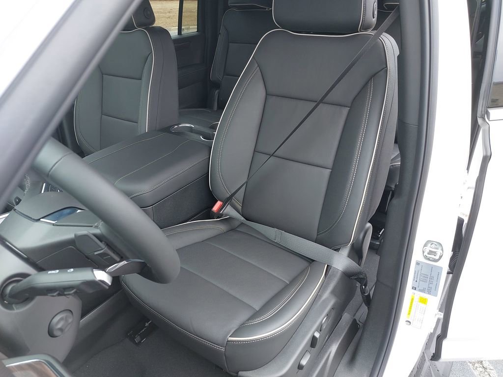 2025 Chevrolet Suburban Premier - Photo 15